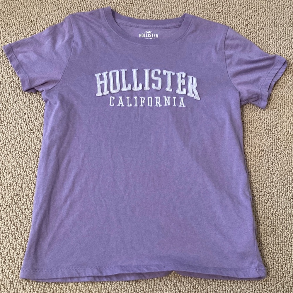 Hollister Women’s Purple T-Shirt